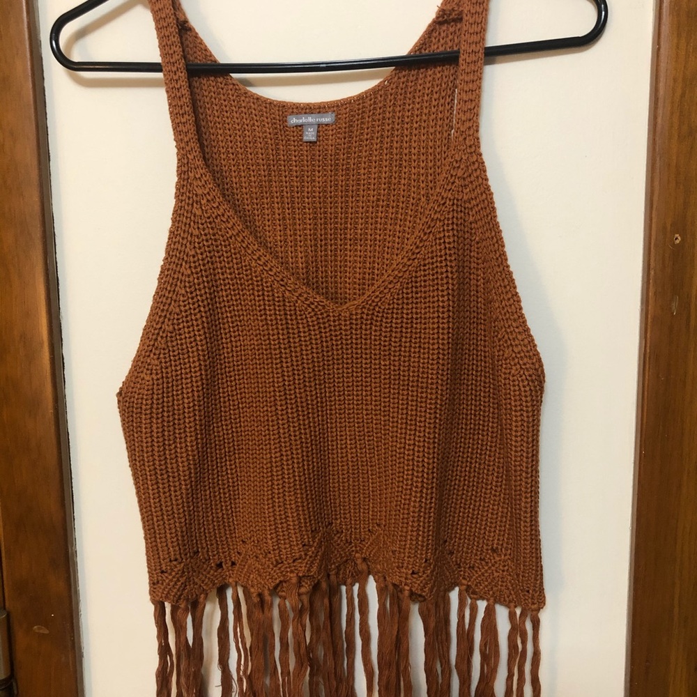 Sleeveless brown fringe knitted shirt